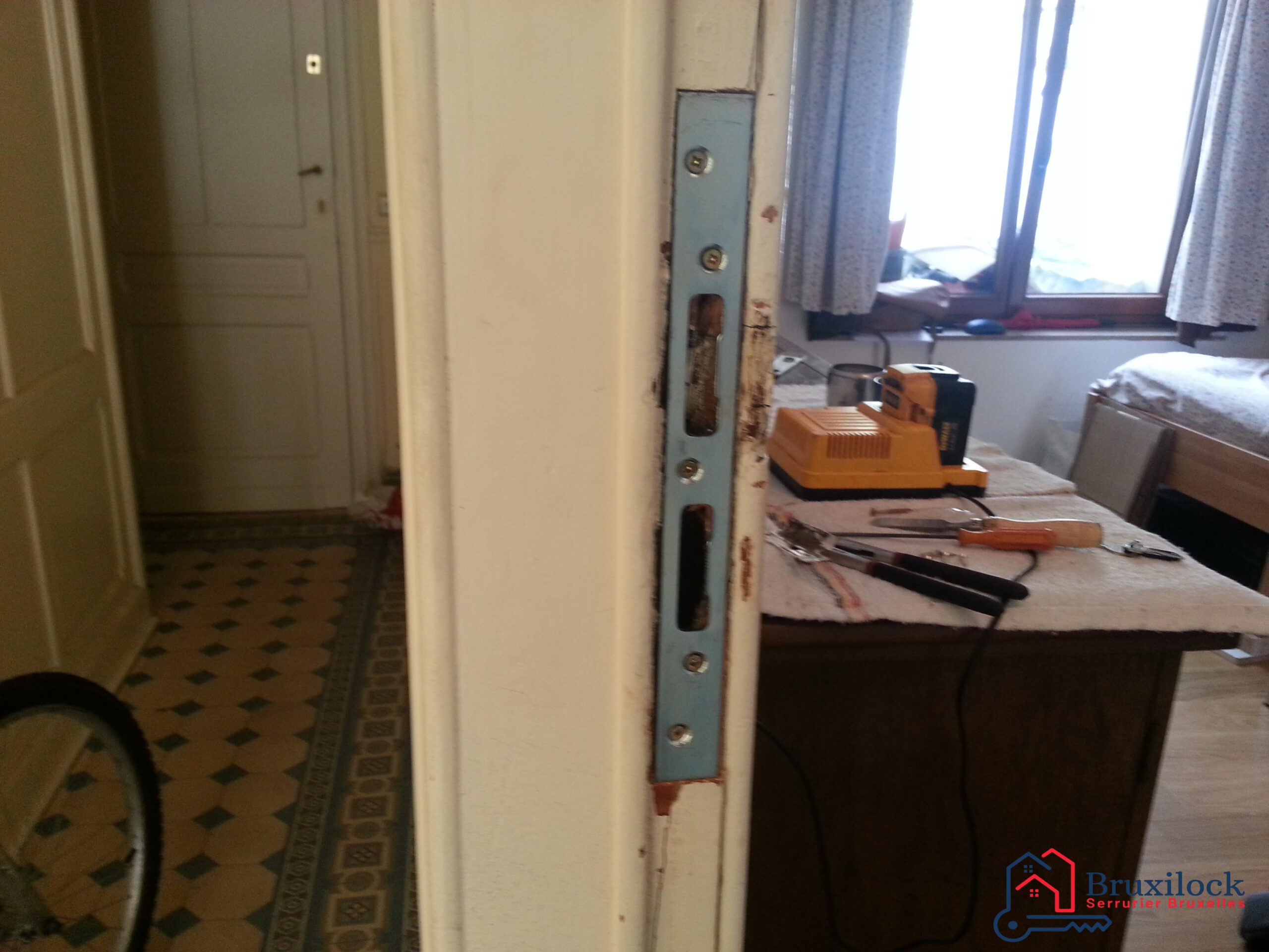 Serrurier Uccle 2 Ouverture de porte en urgence - Door opening service in Brussels by Openlock -Locksmith-1180-Brussels-Uccle